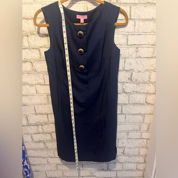 Lilly Pulitzer Navy silk sheath dress Size 2 Gold buttons sleeveless - Picture 3 of 8